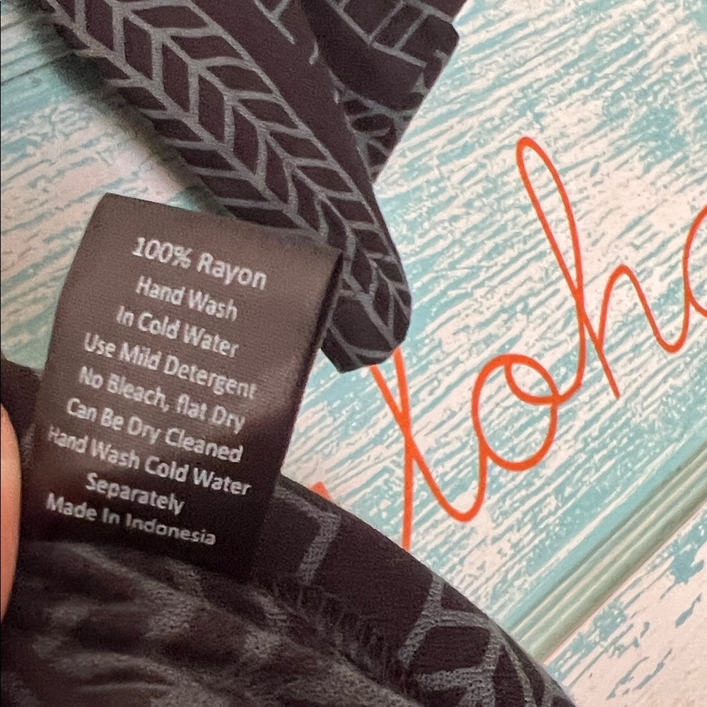 Living Hula Hawaii island designer aloha wear Dress modern muumuu Mumu EUC lole - Picture 9 of 10